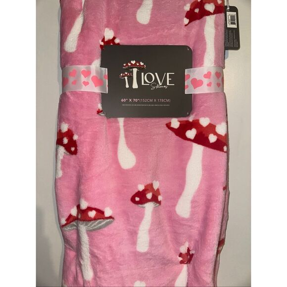 Christmas Mushroom Hearts Luxury Plush Throw Blanket Barbie Pink Christmas tree - Picture 3 of 4